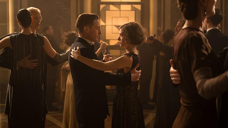 Der Tanz auf dem Vulkan geht zu Ende: Gereon Rath (Volker Bruch) und Charlotte Ritter (Liv Lisa Fries) bitten zur letzten Staffel "Babylon Berlin".