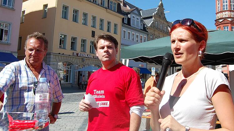 Diskussionsrunde auf dem Marktplatz