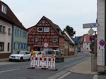 Die Sperrschilder gelten diesmal nur für die Kirchweih. Sie werden aber in den nächsten Jahren lange stehen müssen. Foto: Pauline Lindner