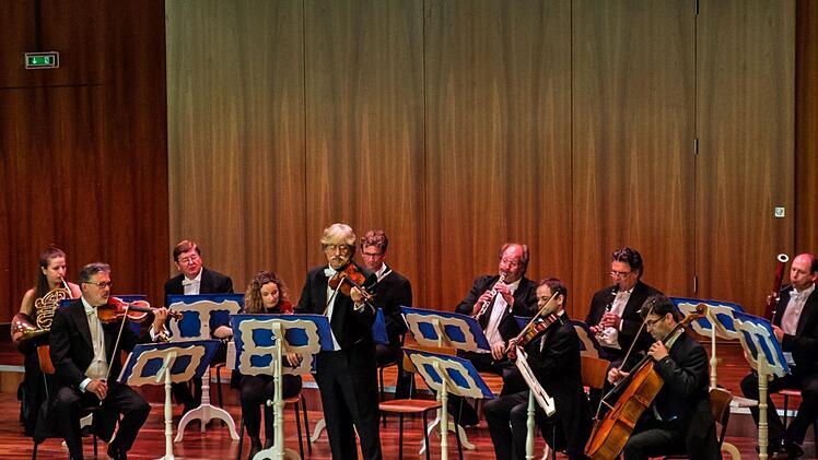 Impressionen vom Auftritt des Alt-Wiener Strauss-Ensembles unter Leitung von Ralph Kulling bei den Johann Strauss Musiktagen in CoburgFoto: Jochen Berger