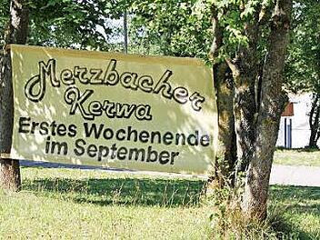 Bereits am Ortseingang laden die Untermerzbacher Vorbeifahrende zu ihrer Kirchweih vom 3. Bis 7. September ein.  Katharina Becht