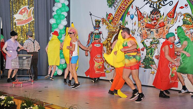 Das Männerballett sorgte für ein stimmunsvolles Finale der Prunksitzung.  Foto: Karl Heinz Wirth