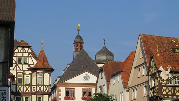 Brandmeldealarm in Lohr: Feuerwehr muss zum Rathaus ausr&uuml;cken