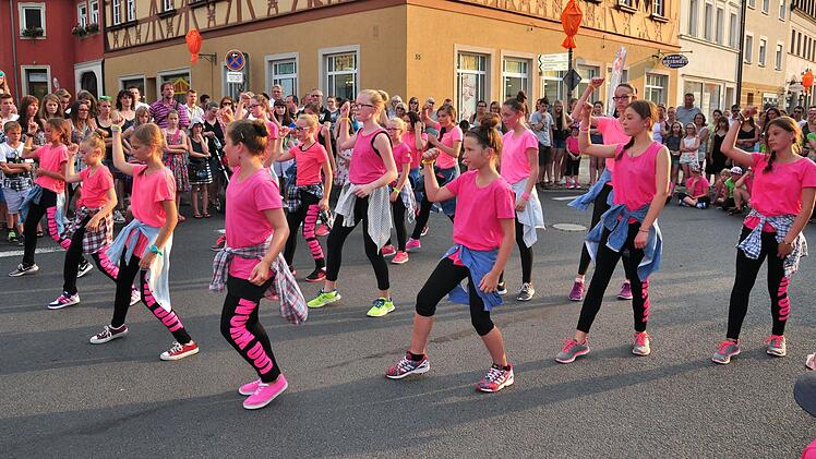 Viel Applaus ernteten die Kinder- und Jugendtanzgruppen von "Fit4Life" für ihre Darbietungen.