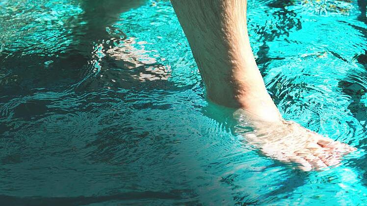 Durch kaltes Wasser zu gehen, ist sehr gesund. Foto: privat