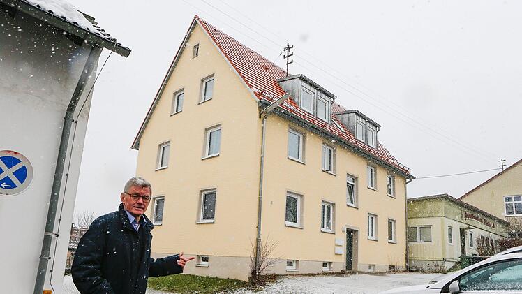Ein zuvor leerstehendes, saniertes Haus im Kern des Ortsteils Pödeldorf, das für Sozialwohnungen genutzt wird. Foto: M. Hoch
