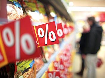 Steuersenkung und "Kinderbonus" sollen den Konsum als Stütze der Konjunktur anschieben. Foto: O. Berg, dpa