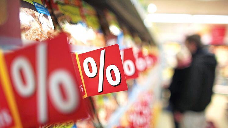 Steuersenkung und "Kinderbonus" sollen den Konsum als Stütze der Konjunktur anschieben. Foto: O. Berg, dpa