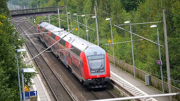 "Mehr Direktverbindungen als je zuvor": Große Neuerung auf wichtiger Bahnstrecke in Franken