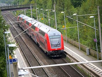 "Mehr Direktverbindungen als je zuvor": Große Neuerung auf wichtiger Bahnstrecke in Franken