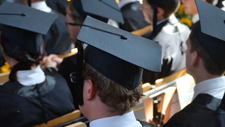 Mit dem Promotionsrecht sollen die Fachhochschulen aufgewertet werden. Bisher hatten nur Universitäten dieses Recht. Foto: Hendrik Schmidt/dpa