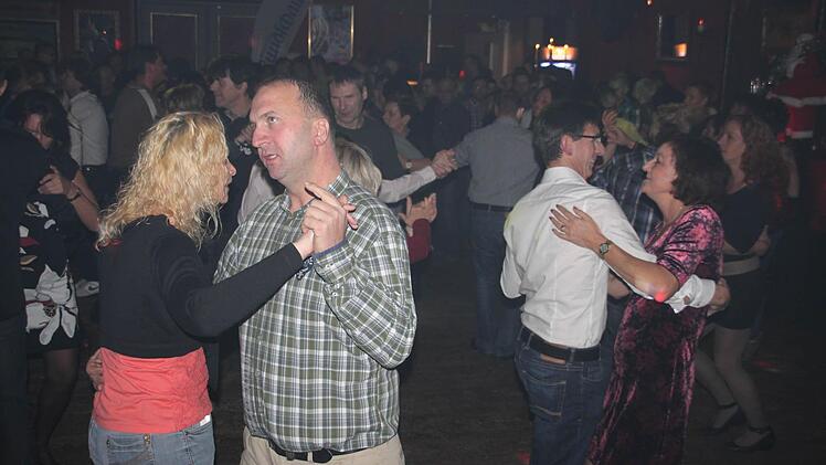 Gäste aus ganz Oberfranken sorgen bei der Nacht der Liebe im Kauernburger "Schlössla" für ein volles Haus. Foto: Stephan Stöckel