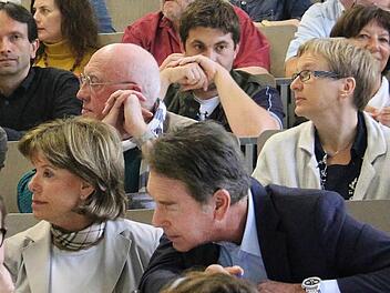 Die Diskussion um Max Brose und sein Verhalten während des Dritten Reichs beschäftigte Coburg im Frühjahr 2015. An einer Veranstaltung der Hochschule im Juni nahmen Michael Stoschek (im Vordergrund) und Edmund Frey (schräg dahinter, mit Brille) teil.  Foto: Simone Bastian/CT-Archiv