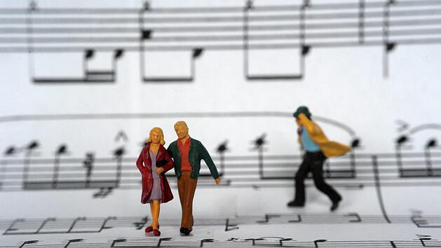 Unter der Intendanz von Tilman Schl&ouml;mp soll das Publikum des Kissinger Sommers j&uuml;nger und sein Defizit geringer werden.  Foto: Siegfried Farkas