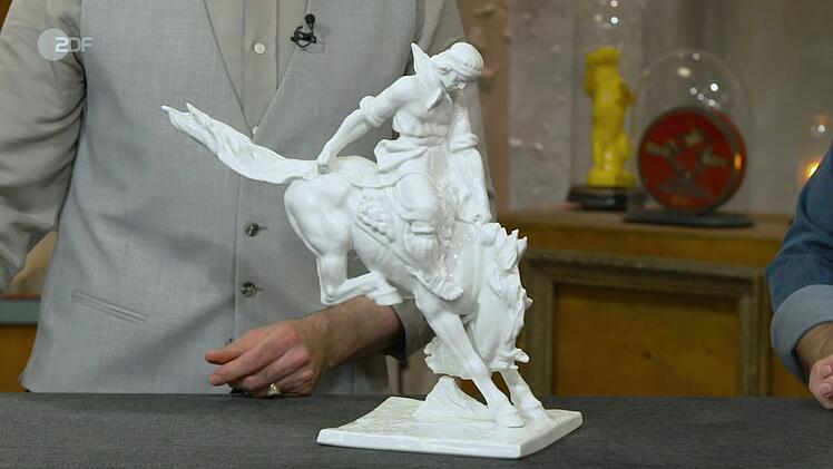Eine Porzellan-Plastik eines Rodeo-Reitenrs stammte von José Leoncio Belloni.