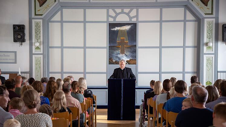 Die Fassade ist proper, doch hinter den Kulissen der laestadianische Gemeinde liegen dunkle Geheimnnisse verborgen.