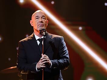 Der Graf Der Graf verlor innerhalb von nur drei Monaten erst seinen Vater und dann seine Mutter.