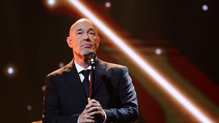 Der Graf verlor innerhalb von nur drei Monaten erst seinen Vater und dann seine Mutter.