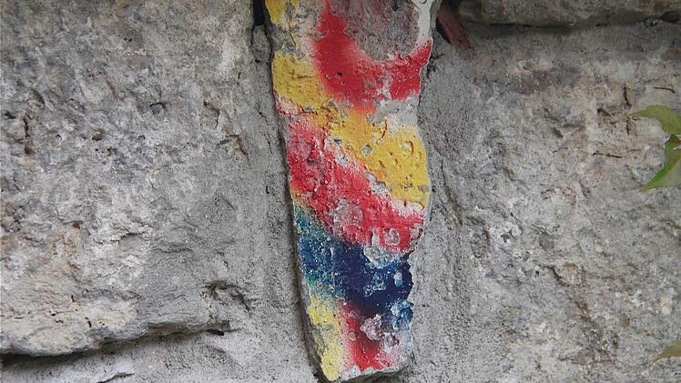 Ein Stück Berliner Mauer ist auch verewigt.