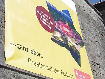 "... ganz oben - Theater auf der Festung", mit diesem Slogan wurde 2016 für die "neuen" Rosenberg-Festspiele geworben. Dass der Ausspruch am Ende eine Doppeldeutigkeit gewinnen würde, war nicht abzusehen. Nun will die Stadt die Festspiele wieder in ein ruhiges Fahrwasser zurückführen. Foto: Marco Meißner