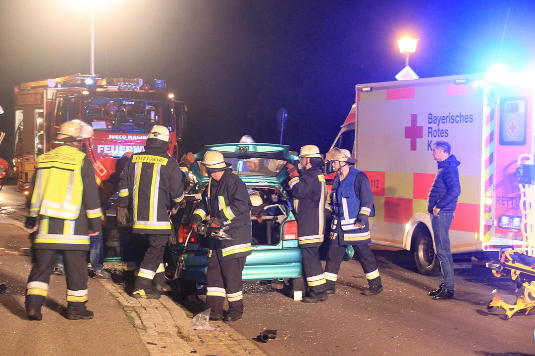 Schwerer Unfall in Hallstadt - Fahrer flieht