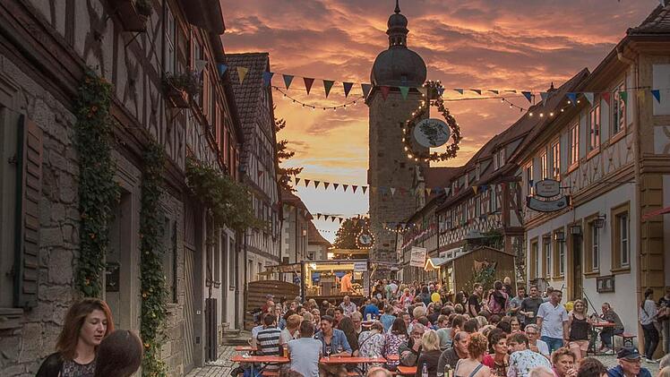 Immer ein fester Termin im Kalender: das Zeiler Altstadt-Weinfest.  Foto: PR