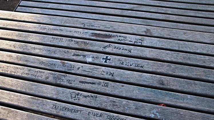 Eine weitere negative Begleiterscheinung der Saufgelage sind beschmierte Tische.Helmut Will