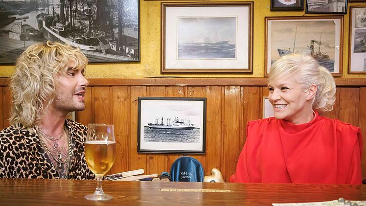 In ihrer Kult-Show "Inas Nacht" plaudert Ina Müller mit prominenten Gästen - so wie hier mit Bill Kaulitz.