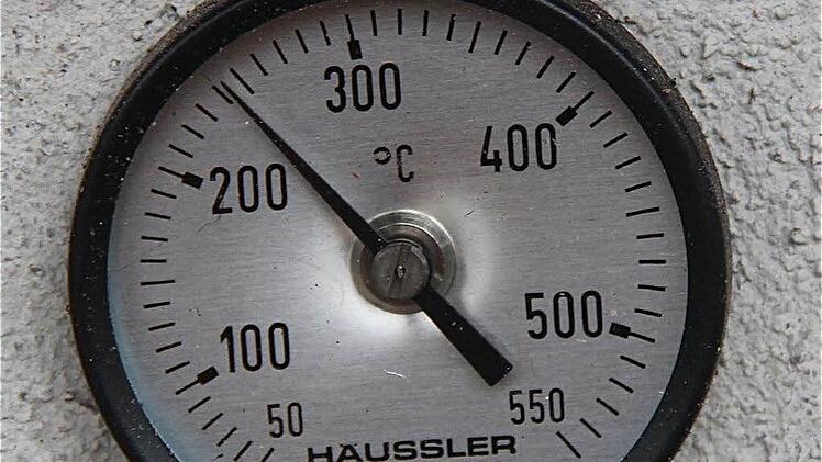 Bei etwa 250 Grad wurden die Nassgelaibten über eine Stunde lang gebacken.