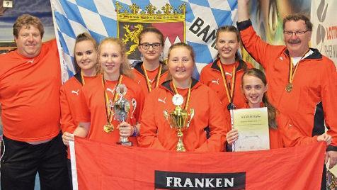 Die Bamberger U14-Auswahl, v.&nbsp;l.: Timo Gubitz, Rosalie Fischer, Saskia Gubitz, Shania Rie&szlig;ner, Lara N&uuml;&szlig;lein, Dana Kleinhenz, Mia Dotterweich, Gerhard W&ouml;lflein