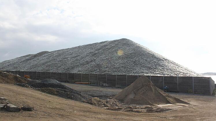 Bei Wiegand-Glas entsteht derzeit die neue Scherbenaufbereitungsanlage, weltweit wohl ein einmaliges Projekt. Foto: Veronika Schadeck