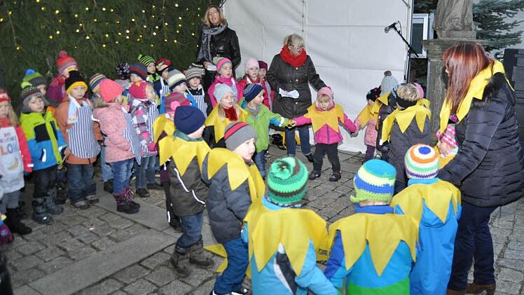 Der Sternentanz war einer der Höhepunkte im Rahmenprogramm des Weihnachtsmarkts. Foto: Ingrid Kohles