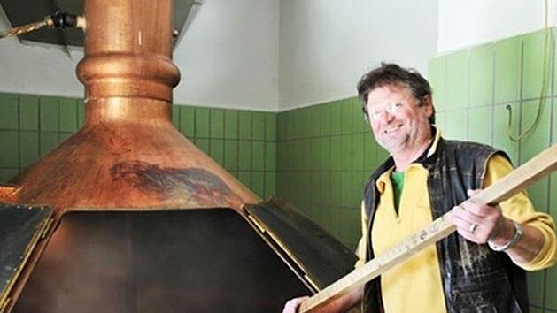 Ausgerührt: In dieser Sudpfanne wird wohl kein geschrotetes Malz mehr zum Erhitzen gebracht. Hans Wernlein, der "Bräu", spricht von einer Sudpause und unternimmt alles, damit sein Lebenswerk nicht untergeht.  Fotos: Helmut Geiger