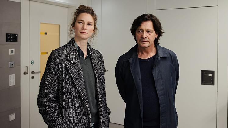 Nach dem Mord an dem Studenten Peter wollen Kommissarin Anna Gr&uuml;nwald (Lisa Sch&uuml;tzenberger) und Kriminalpsychologe Meiberger (Fritz Karl) an der Uni mit Peters Kommilitonen sprechen und seinen Professor befragen.