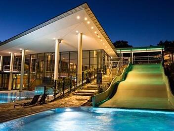 Eine von zehn empfehlenswerten Thermen in der Region: die Therme Obernsees. Foto: Martin Hirsch