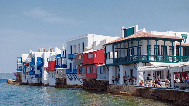 Das Viertel Alefkandra, auch "Klein-Venedig" genannt, in Mykonos-Stadt ist immer noch ein Hotspot der Touristen.