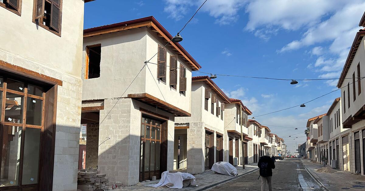 Nach-Beben-in-der-T-rkei-Gemeinde-baut-Kirche-wieder-auf