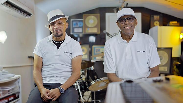 Die Musiker Larry Davis (links) und Alfonso Carey blicken in den Doku auf die Anf&auml;nge der Disco-&Auml;ra zur&uuml;ck.