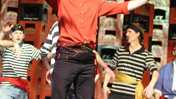 Piratenlehrling Frederic alias Hans-Joachim Mytzka steckt eigentlich mitten im Abiturstress, doch er übertraf sich selbst. In der zweiten Vorführung wird Piratenlehrling Frederic von Anton Gomer gespielt.