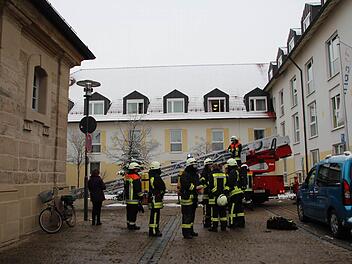 Im Zimmer mit dem geöffneten Fenster brach am Sonntagnachmittag das Feuer aus.  Foto: Waltraud Enkert
