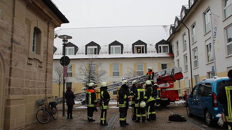 Im Zimmer mit dem geöffneten Fenster brach am Sonntagnachmittag das Feuer aus.  Foto: Waltraud Enkert