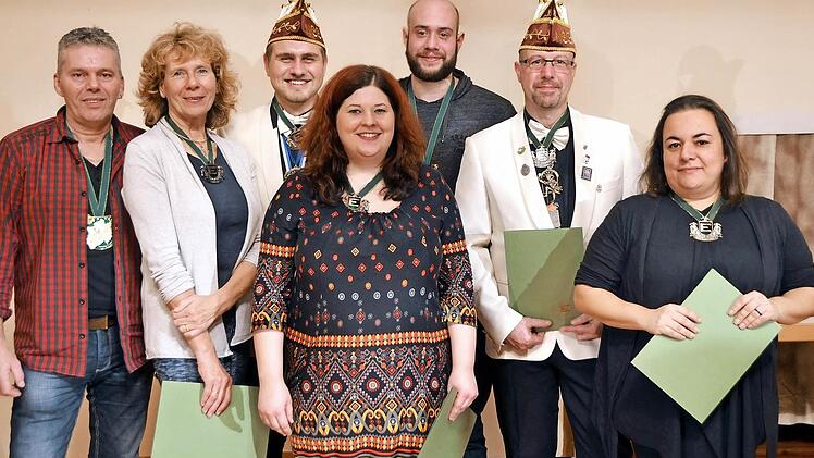 Sie wurden mit dem Orden der "Föderation Europäischer Narren" ausgezeichnet. Foto: Peter Rauch