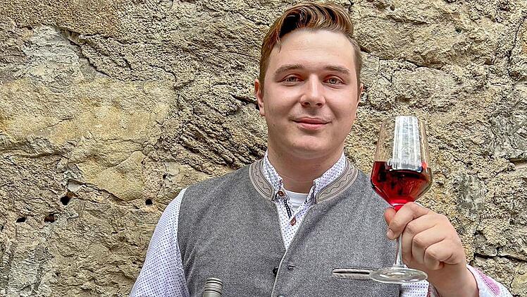 Sommerhausen kr&ouml;nt ersten Weinprinzen - B&uuml;rgermeister erkl&auml;rt Neuheit bei Tradition