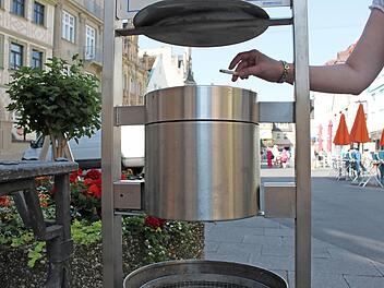 Raucher sollen auch künftig die Möglichkeit haben, ihre Kippen ordnungsgemäß loszuwerden. Foto: Mäuser
