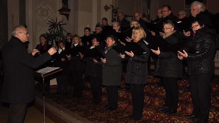 Bereits zum 6. Mal organisierte der Reiterswiesener Gesangverein ein Adventssingen in der Reiterswiesener St. Laurentius-Kirche. Foto: Klopf