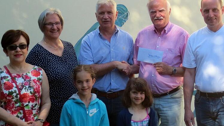 SPD-Ortsverein Kitzingen spendet f&uuml;r Tierheim