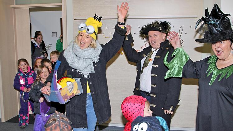 Rathaussturm der Sonnenkinder der Kindertagesstätte Poppenlauer. Foto: Dieter Britz