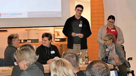 Sebastian Lange (Evangelische Jugend) und Ronja Wei&szlig; (Jugendrotkreuz) stellten die Jahresplanung vor. Foto: privat