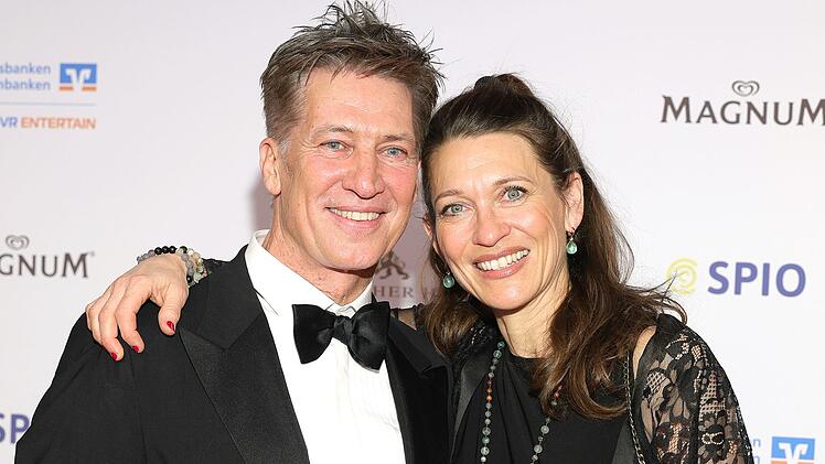 Seit einigen Jahren &uuml;bt Tobias Moretti einen weiteren Beruf aus: Gemeinsam mit seiner Ehefrau Julia bewirtschaftet er einen 400 Jahre alten Bauernhof.