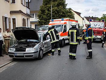 Die Fahrertür des Skoda (links) wurde so stark eingedrückt, dass der Fahrer nicht sofort befreit werden konnte. Fotos: Florian Burkhardt/KFV Forchheim